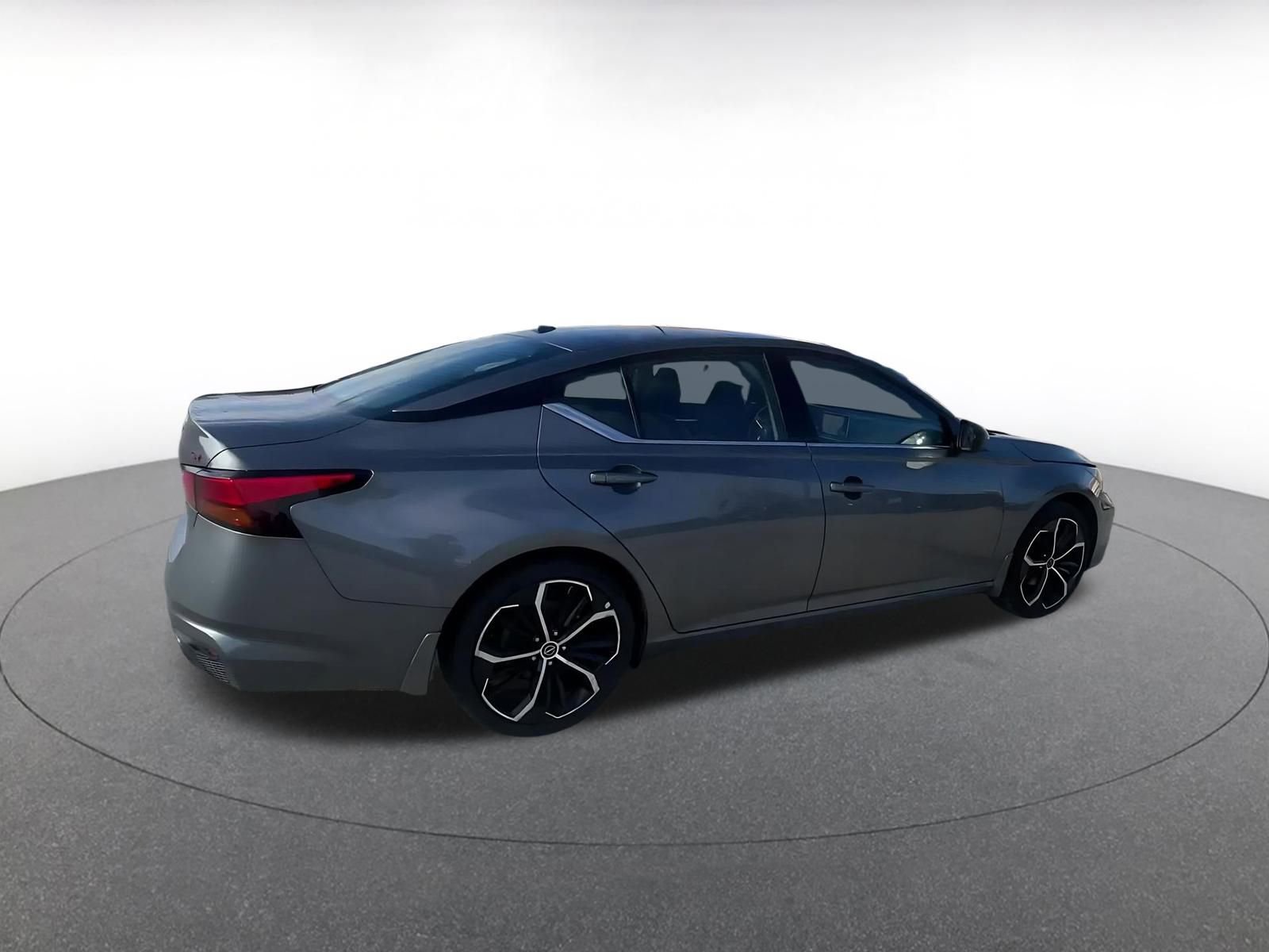 Used 2025 Nissan Altima 2.5 SR image 15