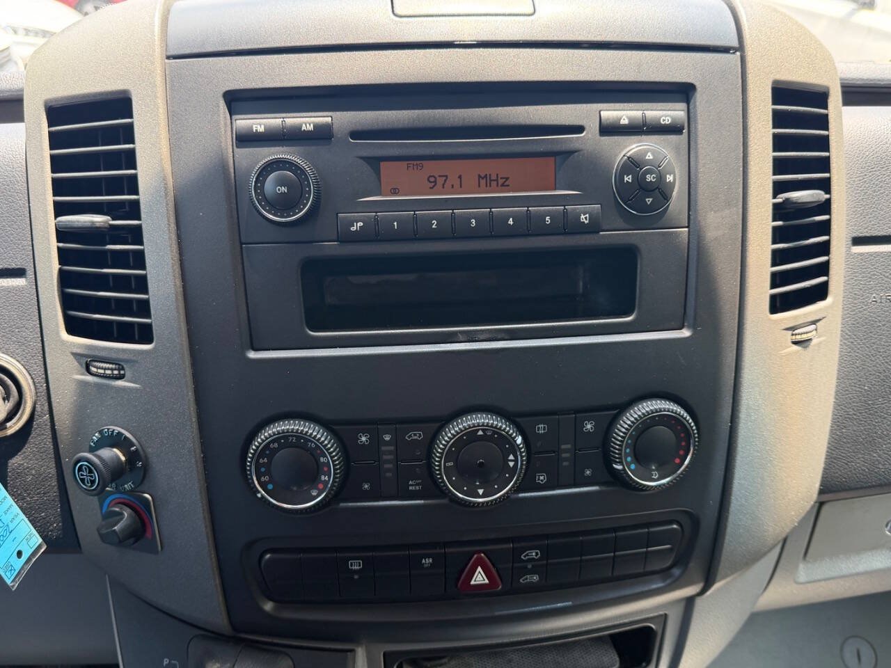 Used 2008 Dodge Sprinter 2500 RWD image 24
