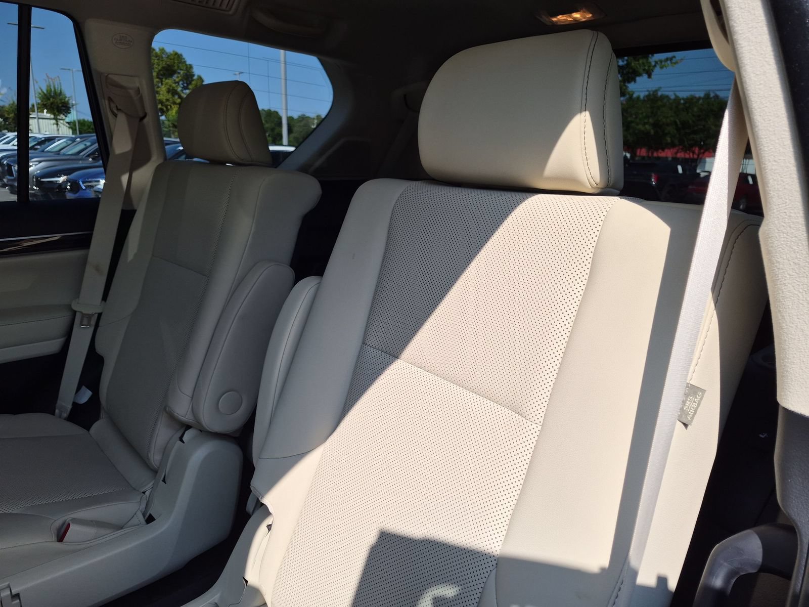 Used 2022 Lexus GX 460 Premium w/ Accessory Package AWD/4WD image 29
