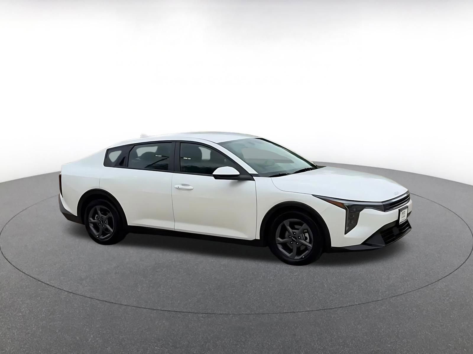 Used 2025 Kia K4 FWD image 2