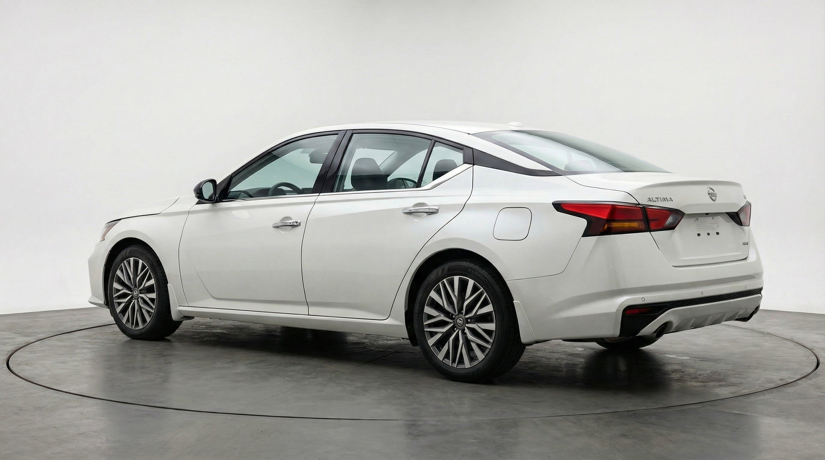 Used 2025 Nissan Altima 2.5 SV image 6