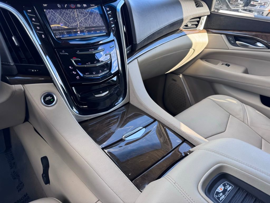 Used 2019 Cadillac Escalade Luxury image 36