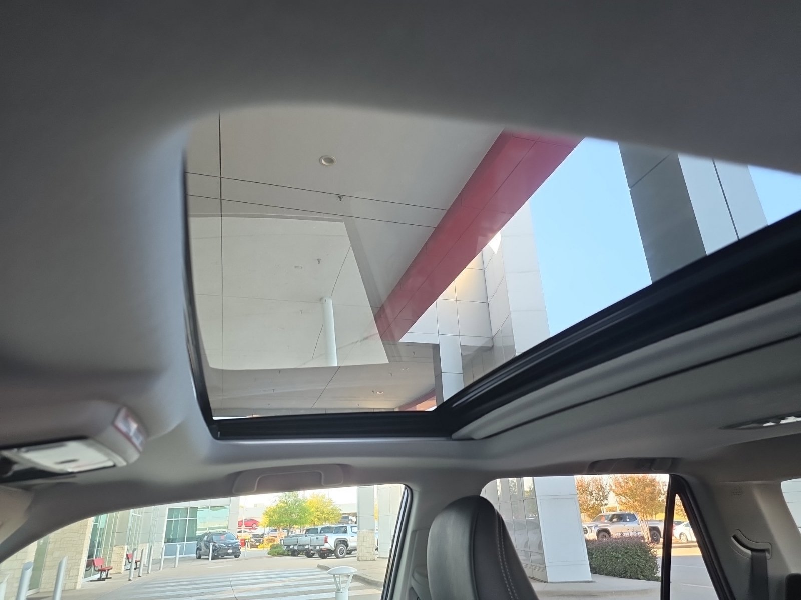 Used 2022 Toyota 4Runner SR5 Premium w/ Moonroof Package RWD image 11