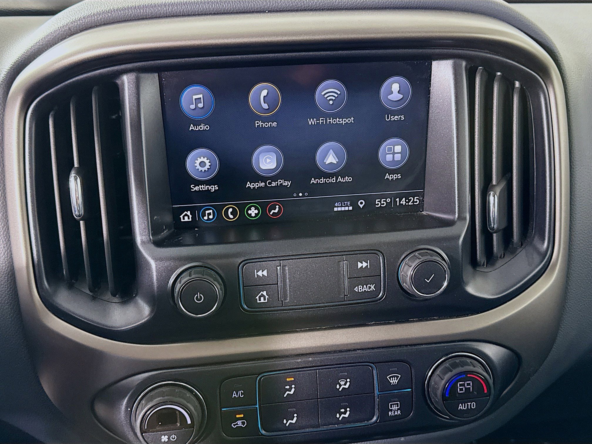 Used 2021 Chevrolet Colorado Z71 w/ Z71 Midnight Edition image 18