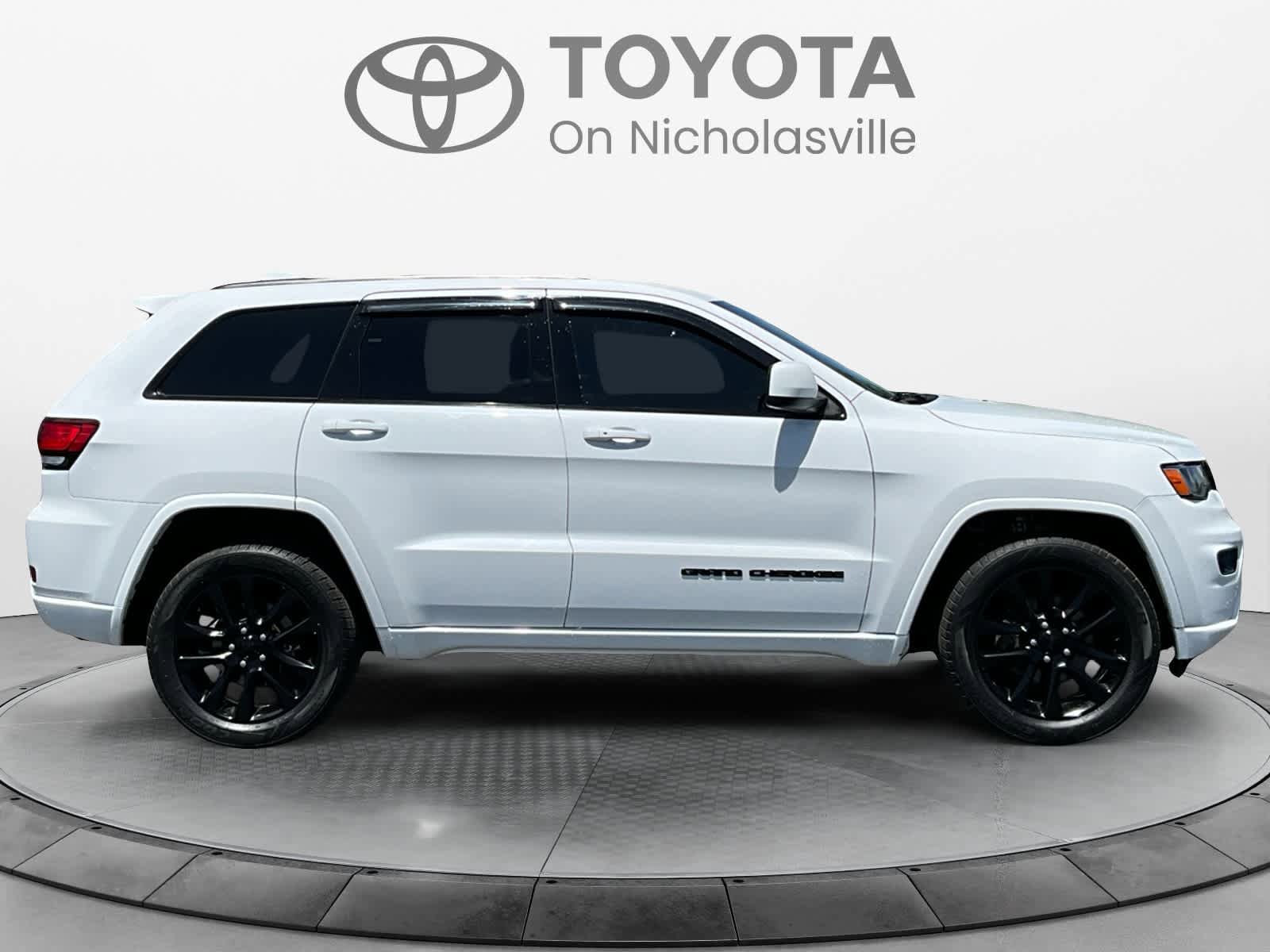 Used 2020 Jeep Grand Cherokee Altitude AWD/4WD image 7
