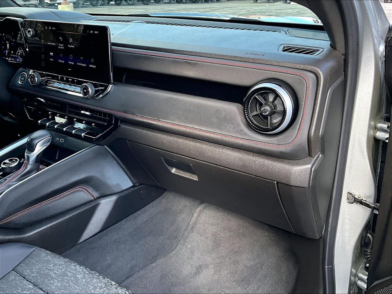 Used 2024 Chevrolet Colorado Z71 image 13