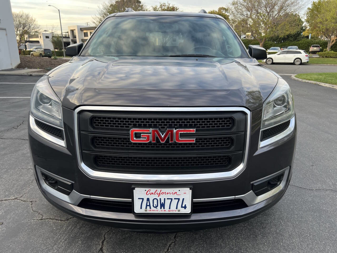 Used 2013 GMC Acadia SLE image 3