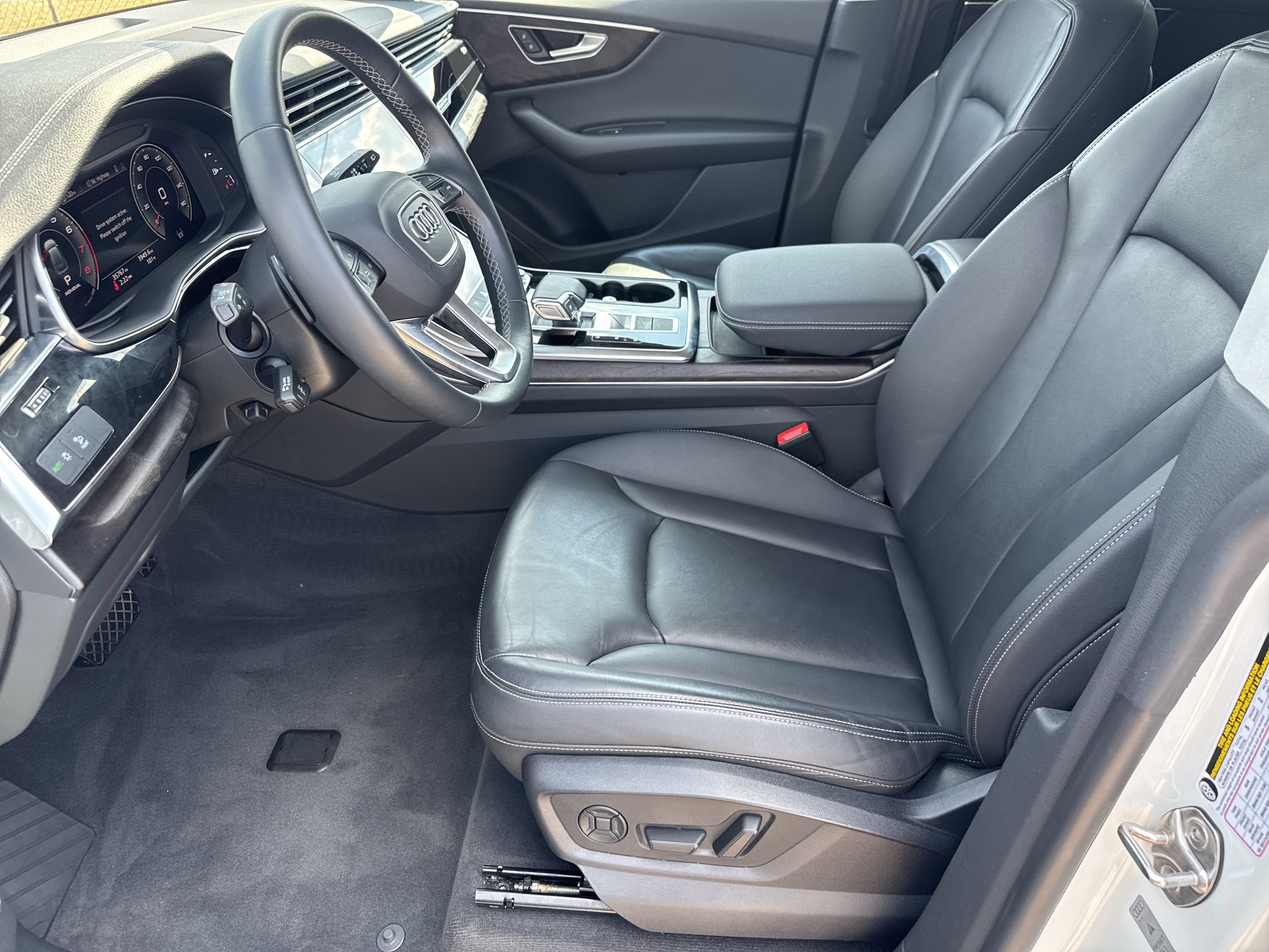 Used 2023 Audi Q8 Premium w/ Convenience Package AWD/4WD image 5