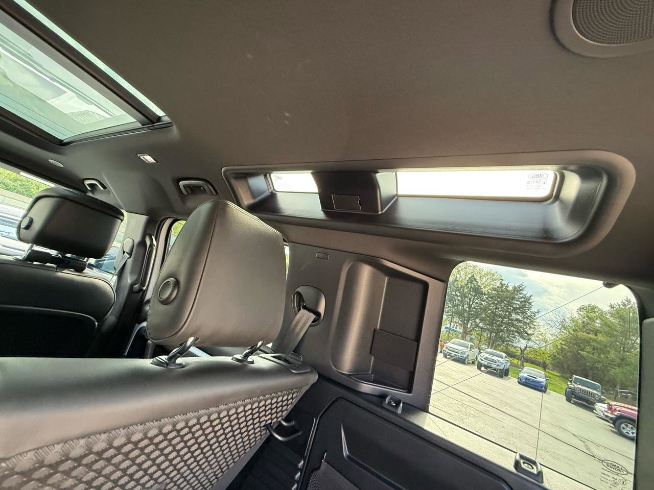 Used 2023 Land Rover Defender 110 X-Dynamic SE image 37