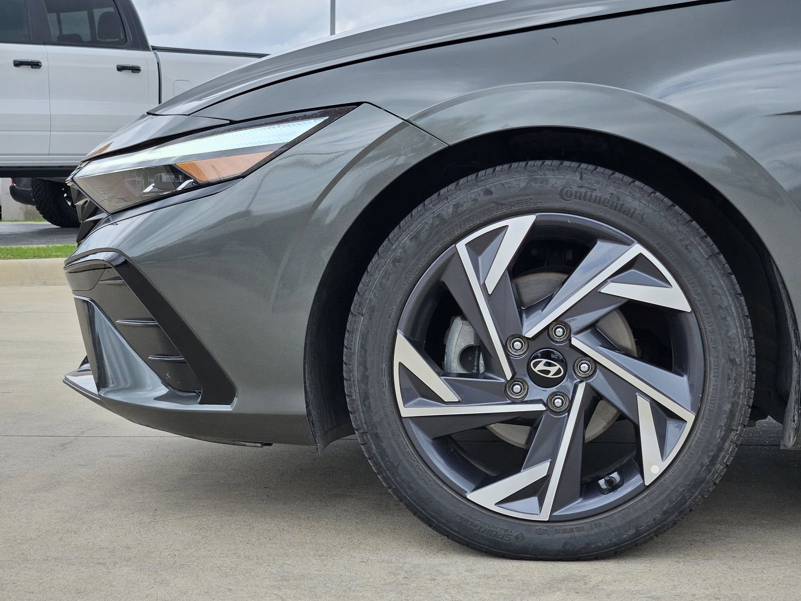 Used 2024 Hyundai Elantra SEL w/ Convenience Package FWD image 11