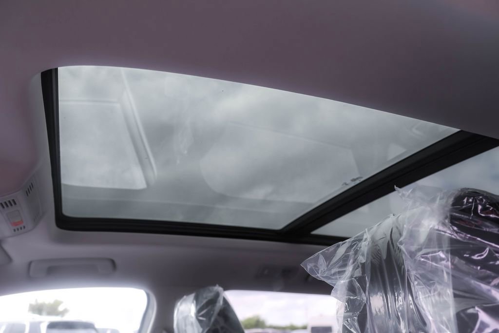 Used 2025 Volkswagen Taos SE image 7