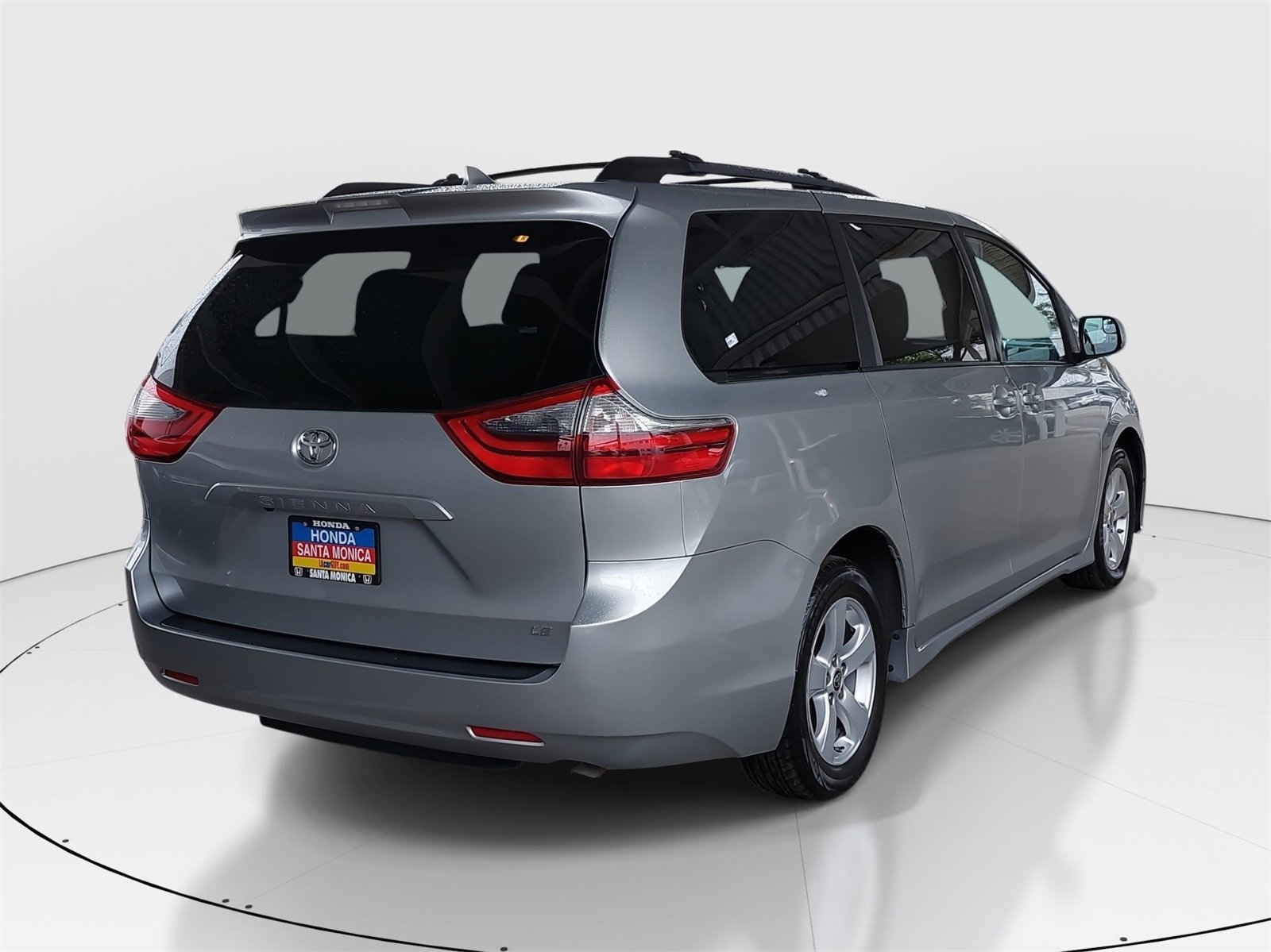 Used 2020 Toyota Sienna LE image 5