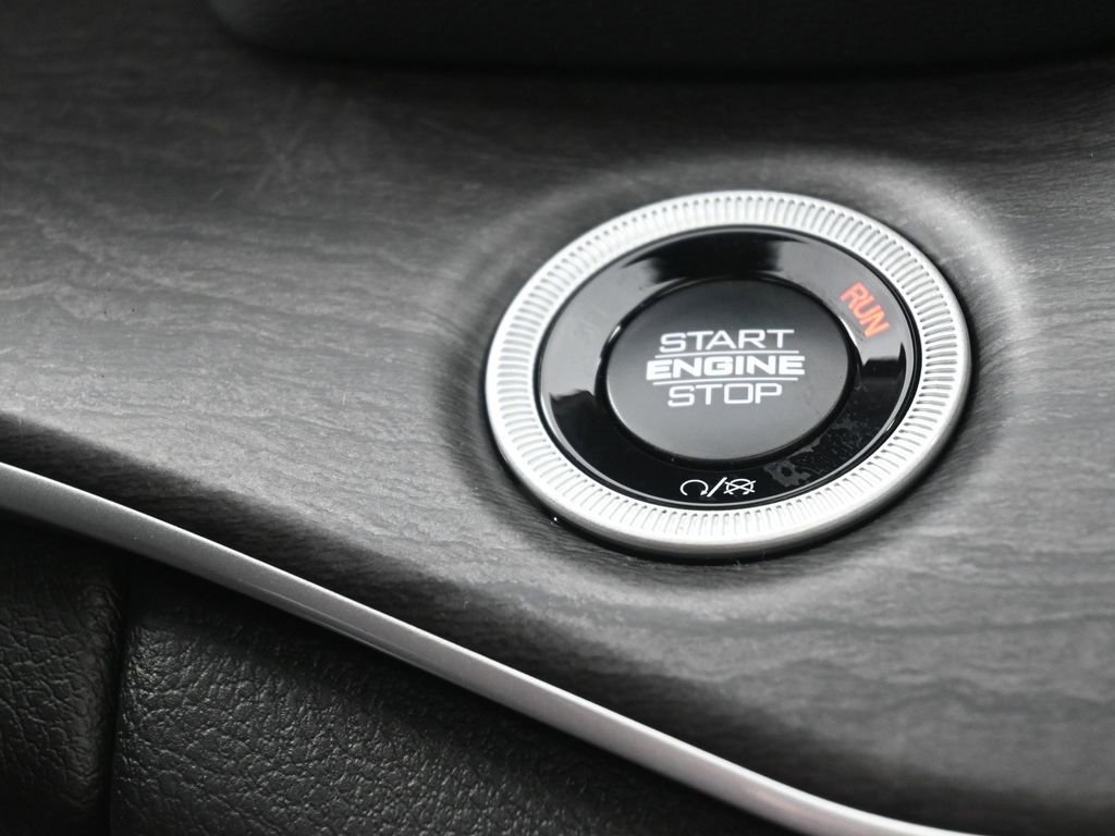 New 2025 Jeep Grand Cherokee Limited w/ Luxury Tech Group II image 19