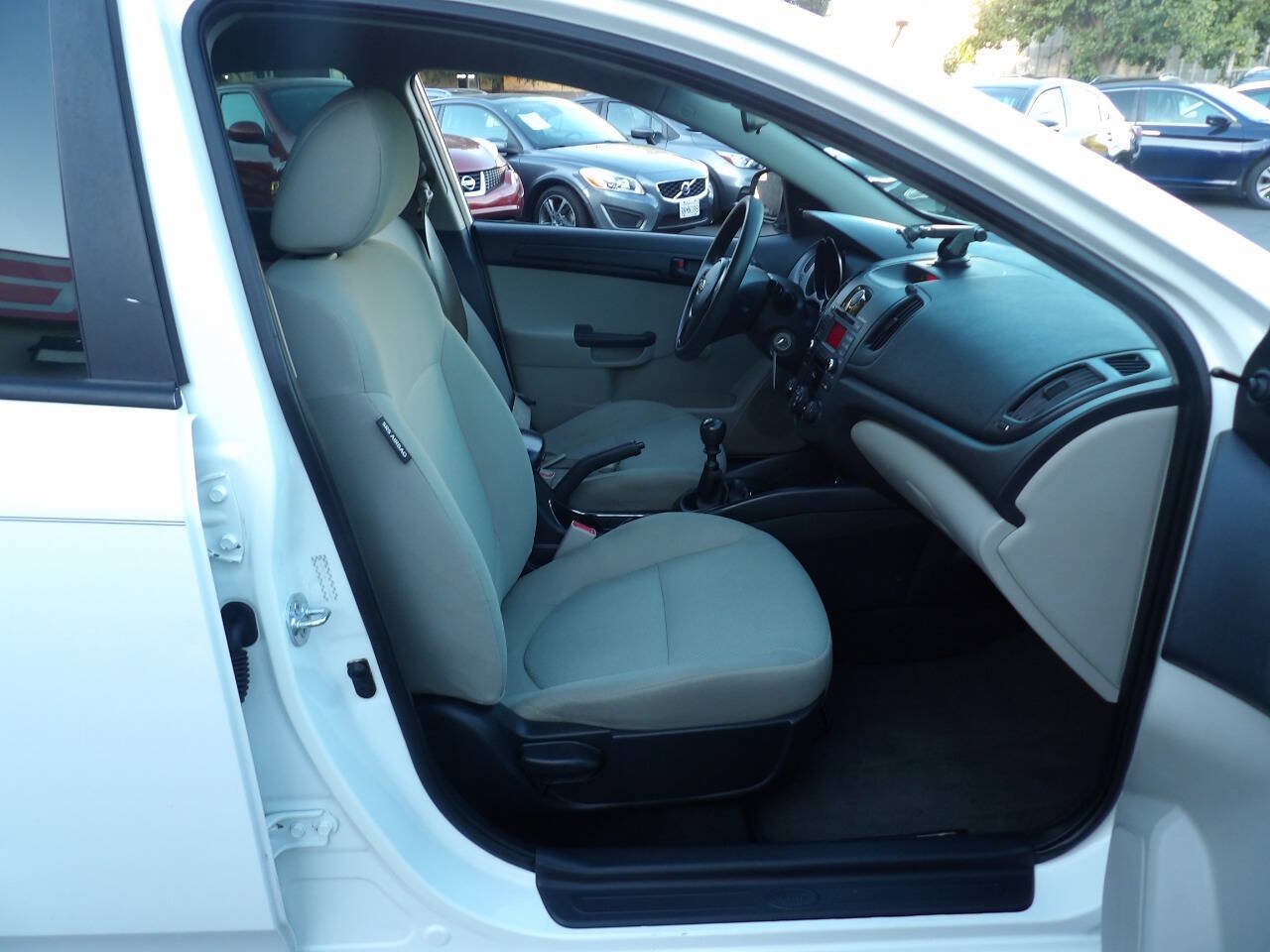 Used 2017 Volkswagen Jetta SE FWD image 6