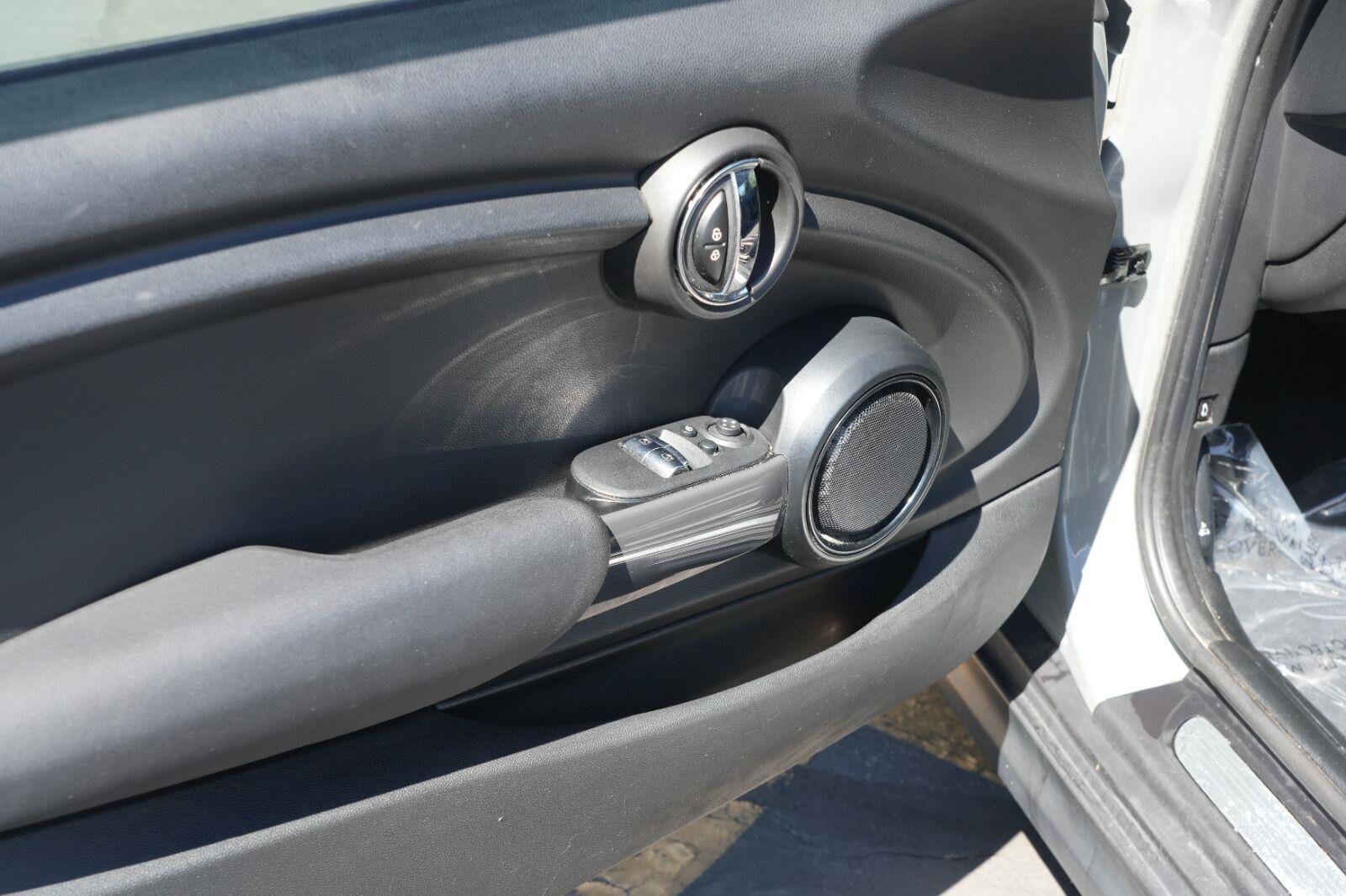 Used 2017 MINI Cooper 2-Door Hardtop FWD image 11