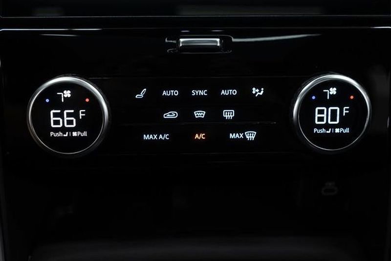 Used 2023 Land Rover Discovery S R-Dynamic image 40