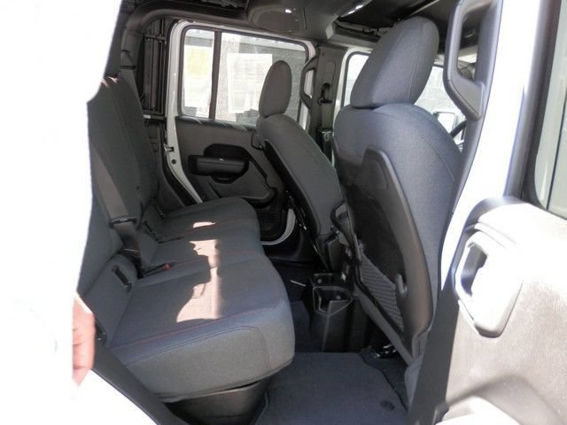Used 2024 Jeep Gladiator Rubicon w/ Technology Group AWD/4WD image 35