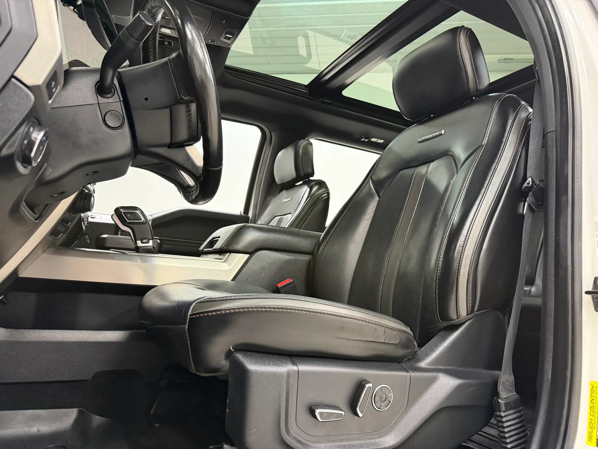 Used 2019 Ford F150 Platinum w/ Equipment Group 701A Luxury AWD/4WD image 15