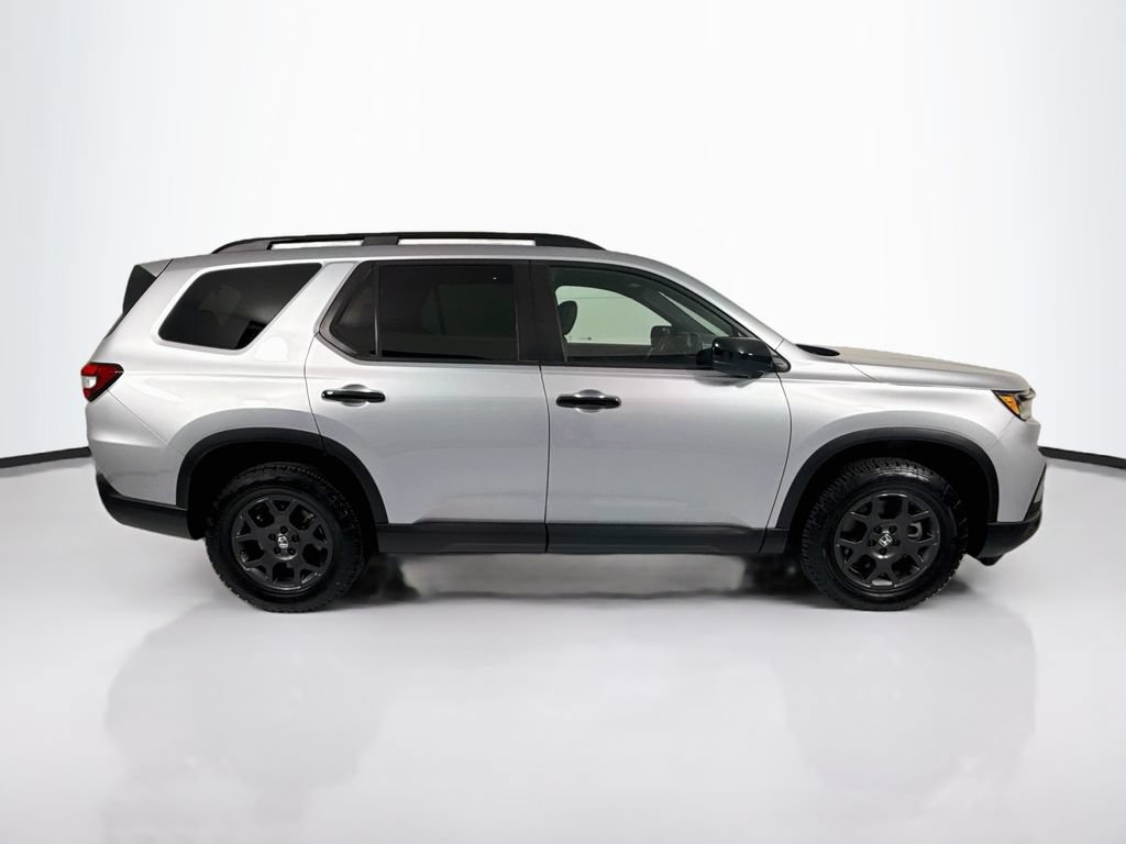 Certified 2025 Honda Pilot TrailSport image 4