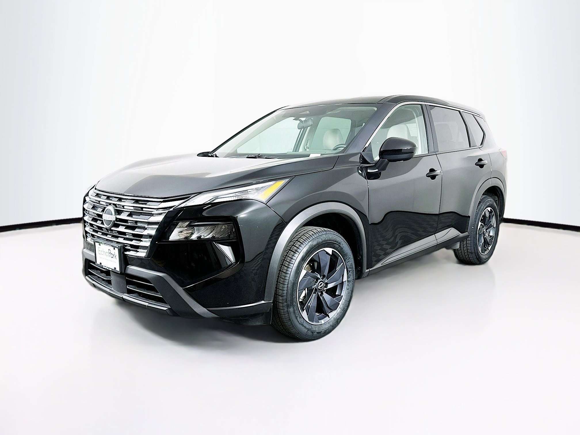 Used 2025 Nissan Rogue SV image 3