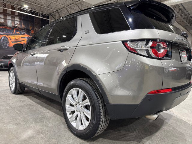 Used 2017 Land Rover Discovery Sport SE image 38