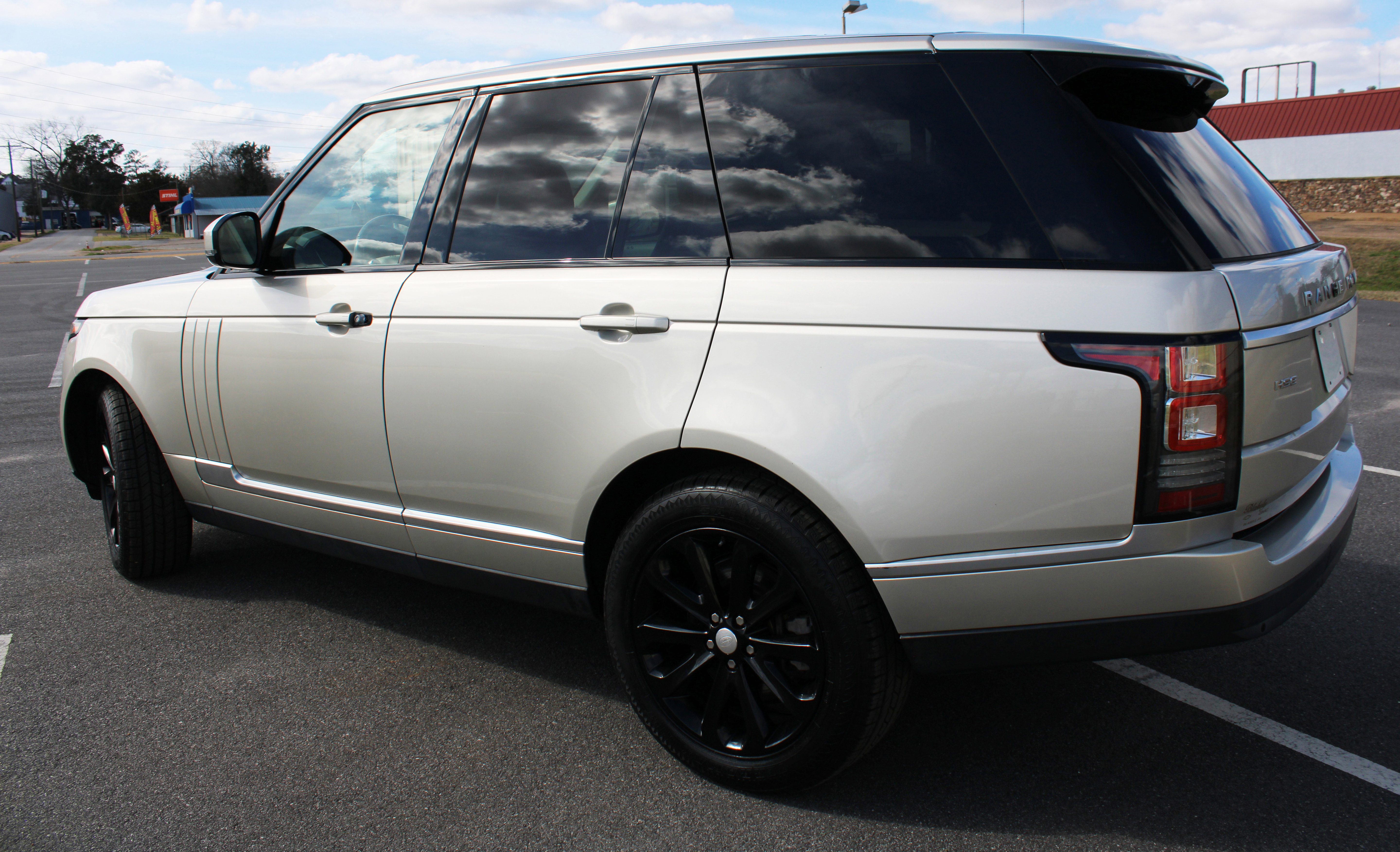 Used 2014 Land Rover Range Rover HSE image 14