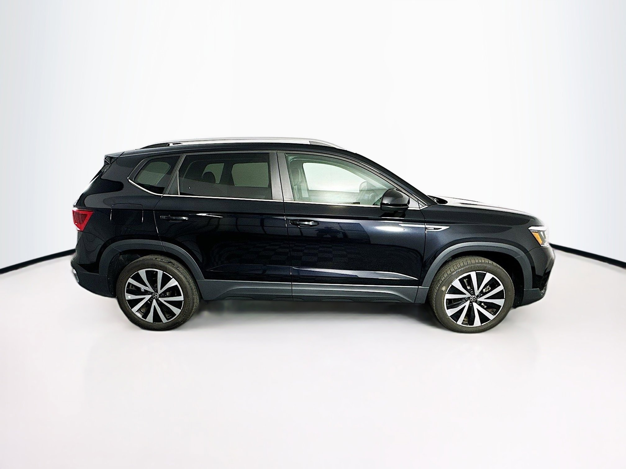 Used 2023 Volkswagen Taos SE w/ Panoramic Sunroof Package FWD image 10
