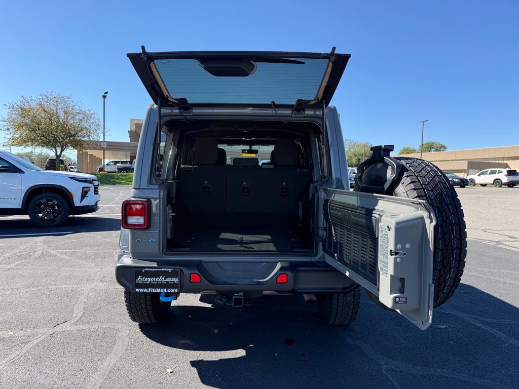 Used 2023 Jeep Wrangler Unlimited w/ Sun & Screen Package AWD/4WD image 13