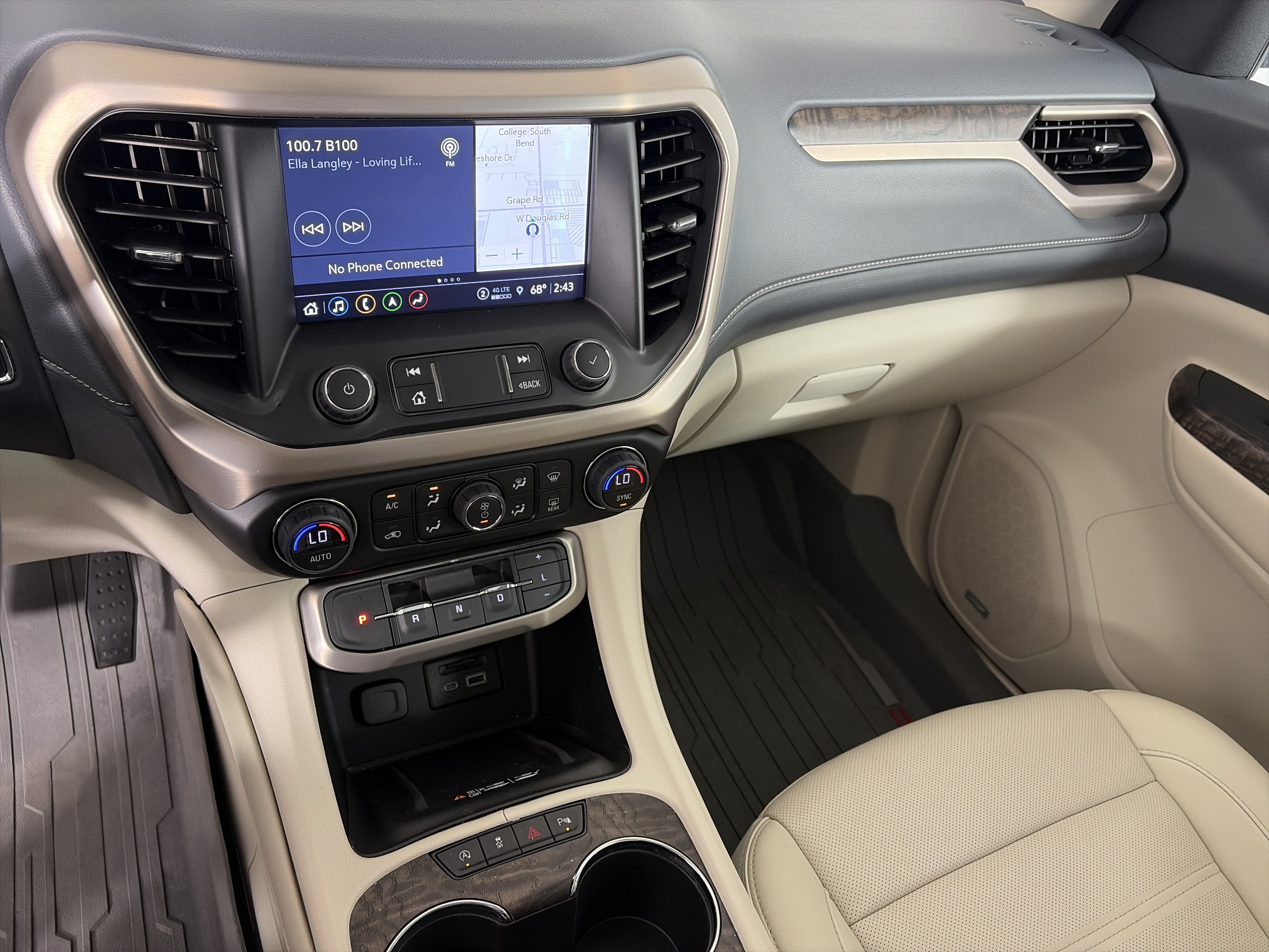 Certified 2023 GMC Acadia Denali w/ Denali Ultimate Package AWD/4WD image 4