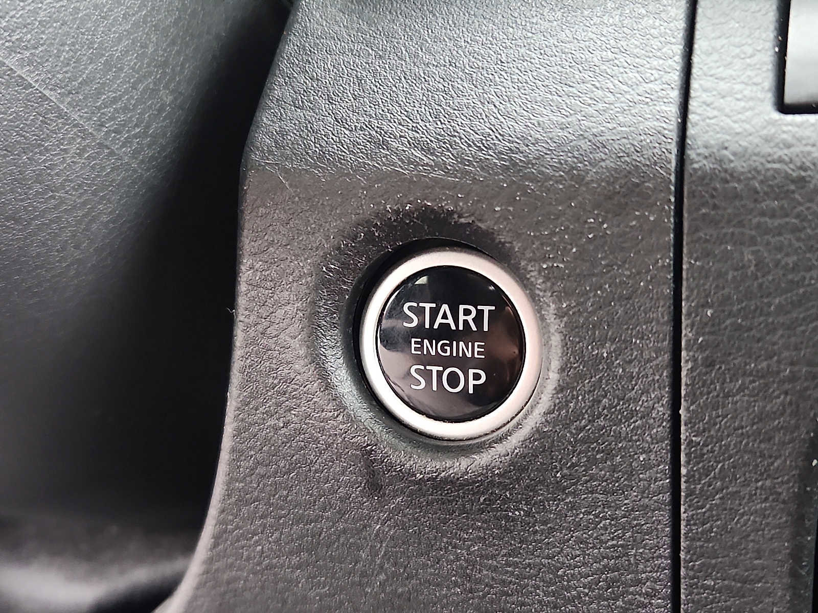 Used 2025 Nissan Frontier PRO-4X image 22