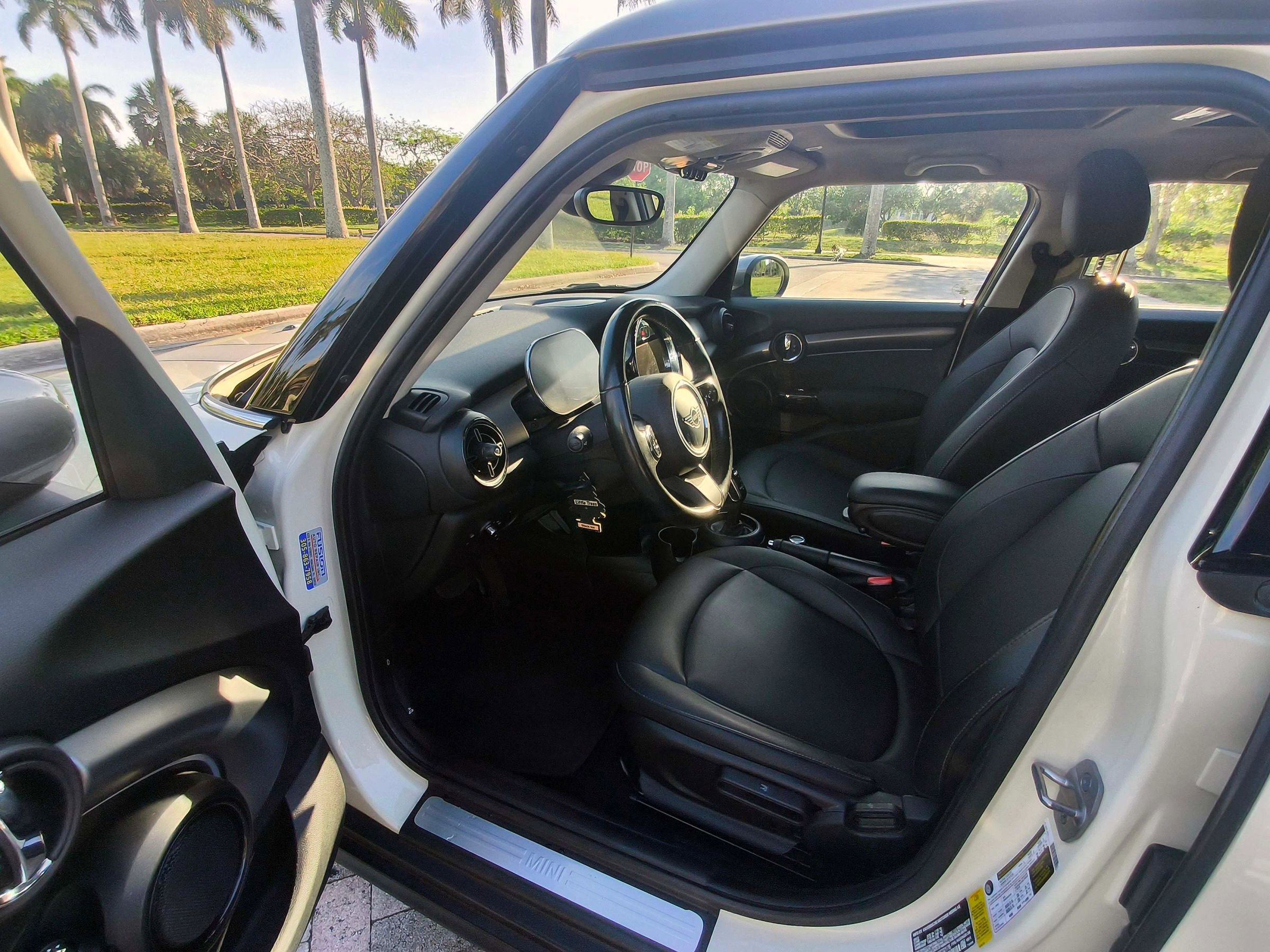 Used 2023 MINI Cooper 4-Door Hardtop FWD image 4