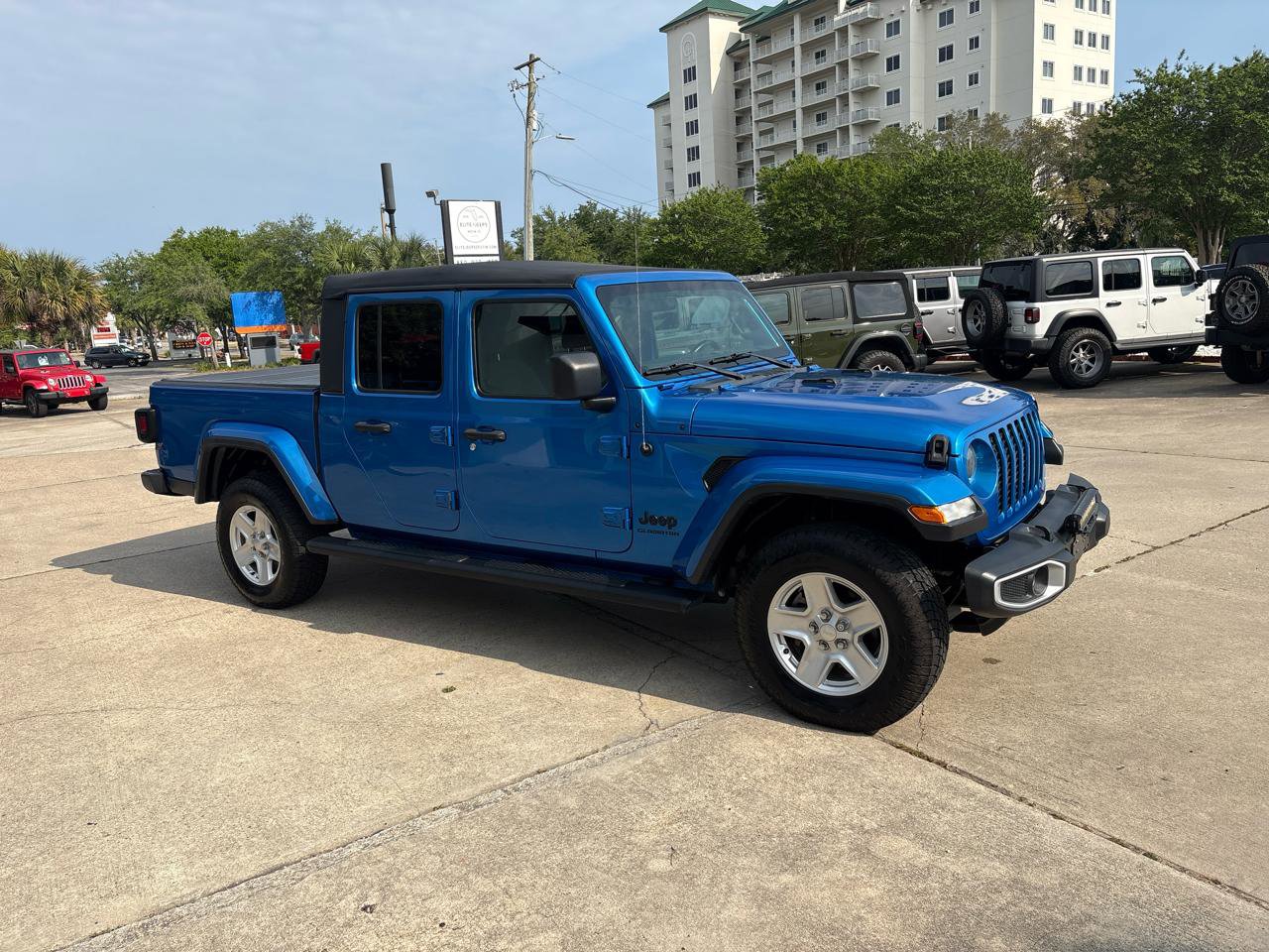 Used 2021 Jeep Gladiator Sport AWD/4WD image 4
