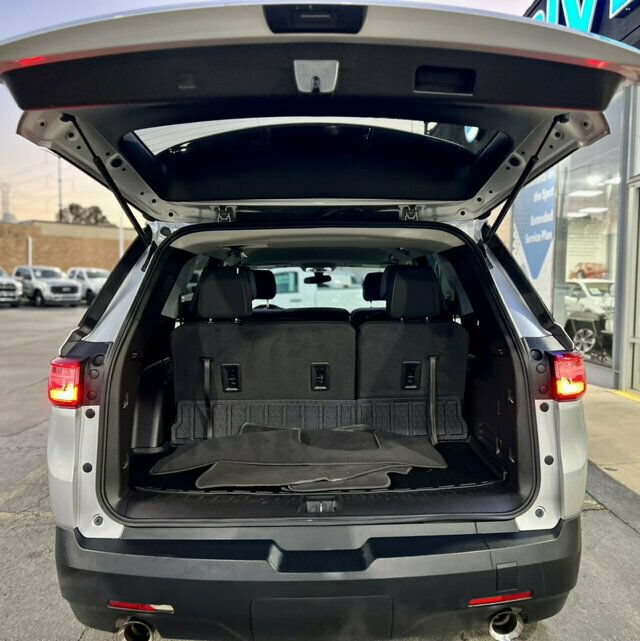 Used 2019 Chevrolet Traverse LS w/ LPO, Blackout Package AWD/4WD image 9