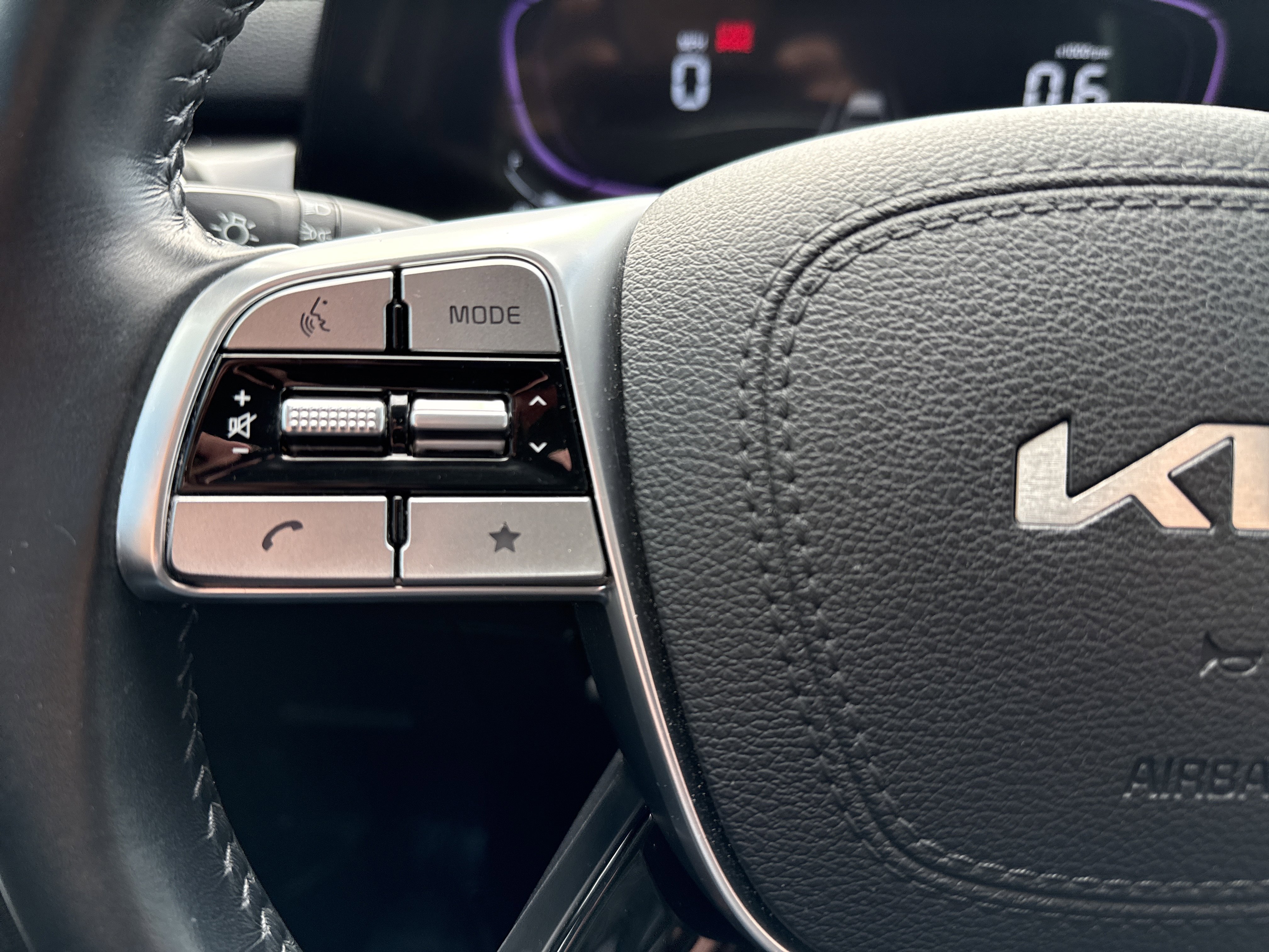 Used 2024 Kia Telluride LX AWD/4WD image 19