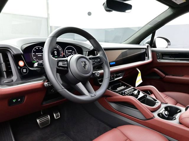 New 2025 Porsche Cayenne Turbo image 4