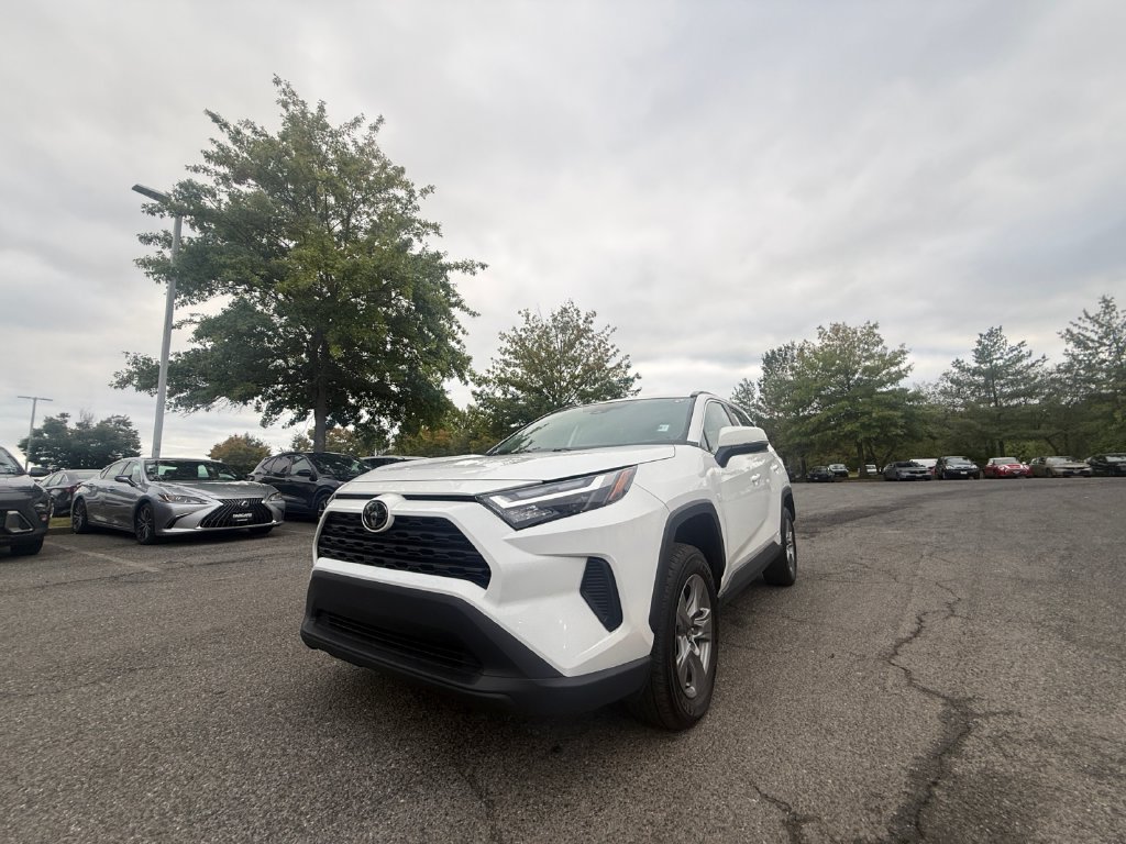 Used 2025 Toyota RAV4 XLE AWD/4WD image 32