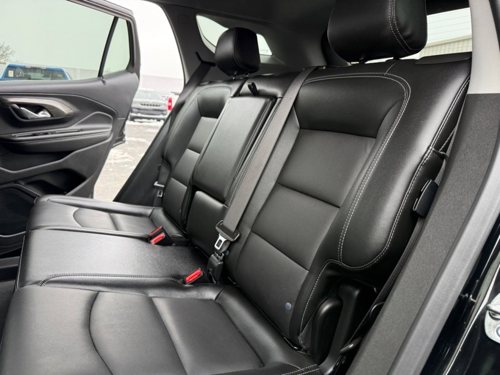 Used 2024 GMC Terrain SLT image 17