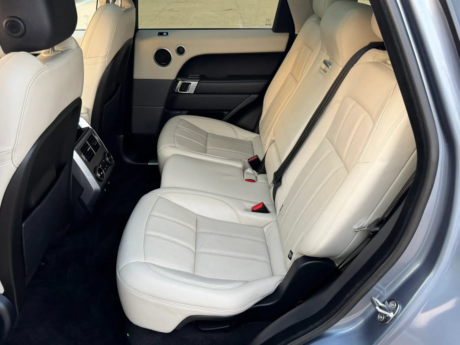 Used 2020 Land Rover Range Rover Sport HSE AWD/4WD image 3