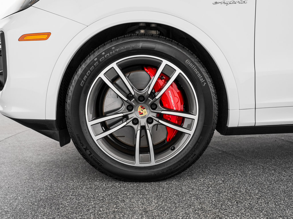 Used 2024 Porsche Cayenne Turbo AWD/4WD image 36