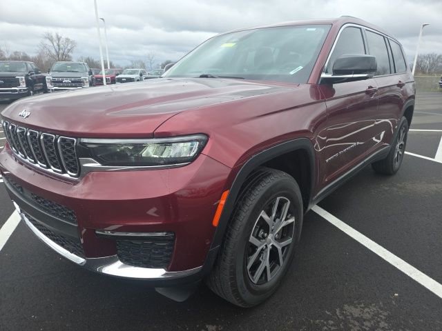 Used 2023 Jeep Grand Cherokee L Limited w/ Luxury Tech Group II image 2