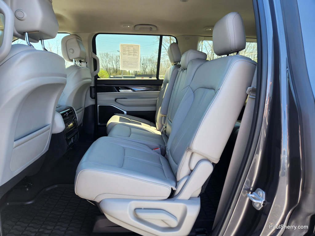 Used 2024 Jeep Wagoneer 4WD w/ HD Trailer Tow Package image 53