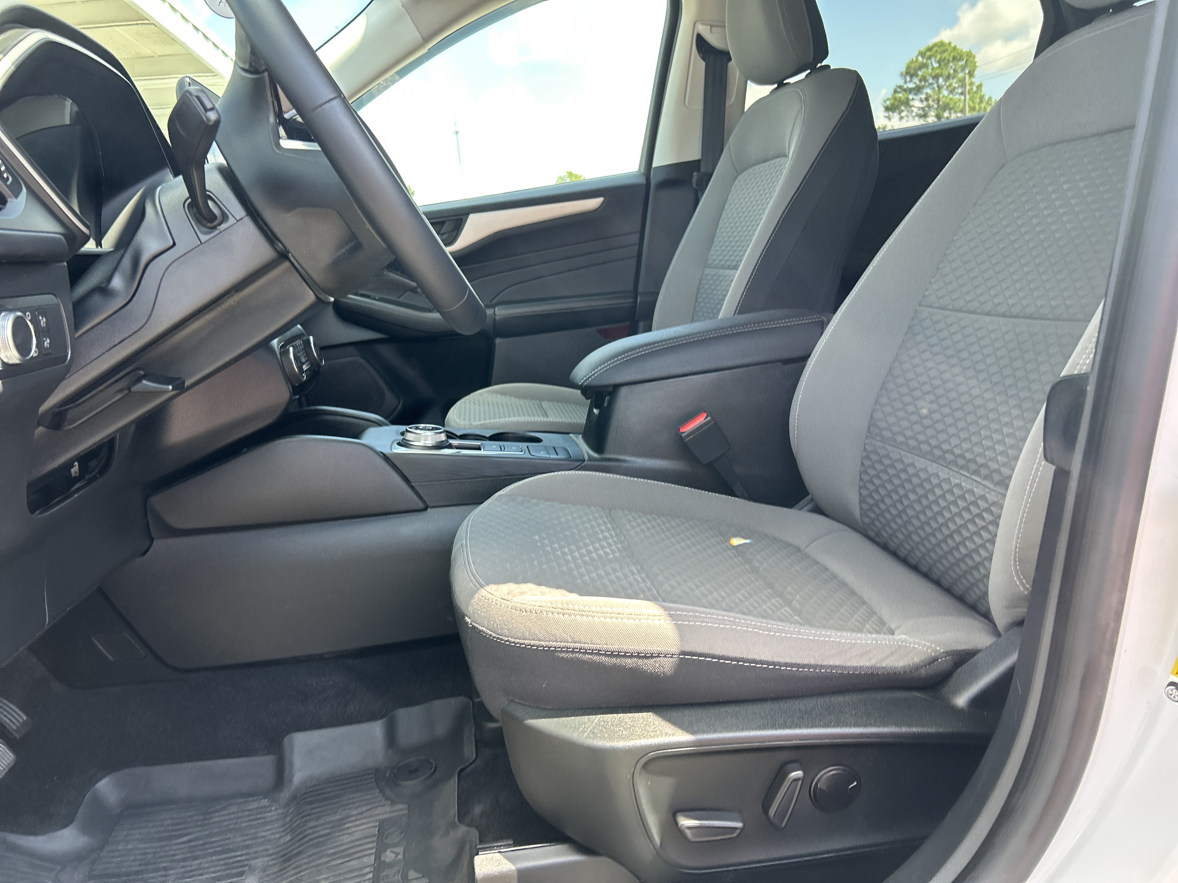 Used 2022 Ford Escape SE w/ Convenience Package FWD image 10