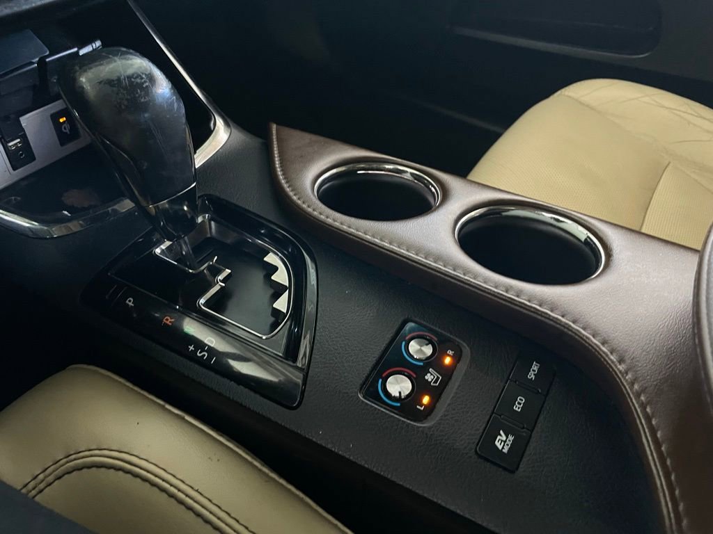 Used 2016 Toyota Avalon Limited image 43