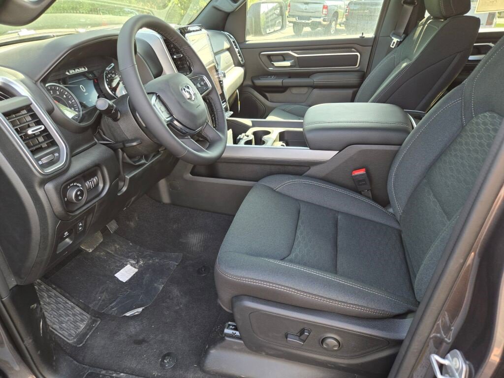 New 2026 RAM 1500 4x4 Crew Cab image 16