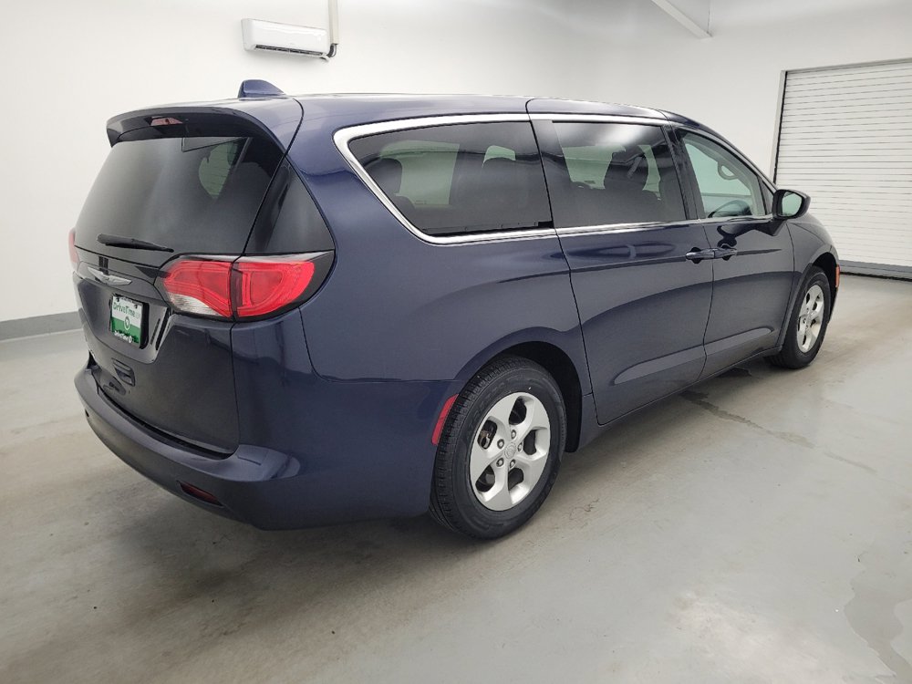 Used 2017 Chrysler Pacifica LX w/ Tire & Wheel Group FWD image 10