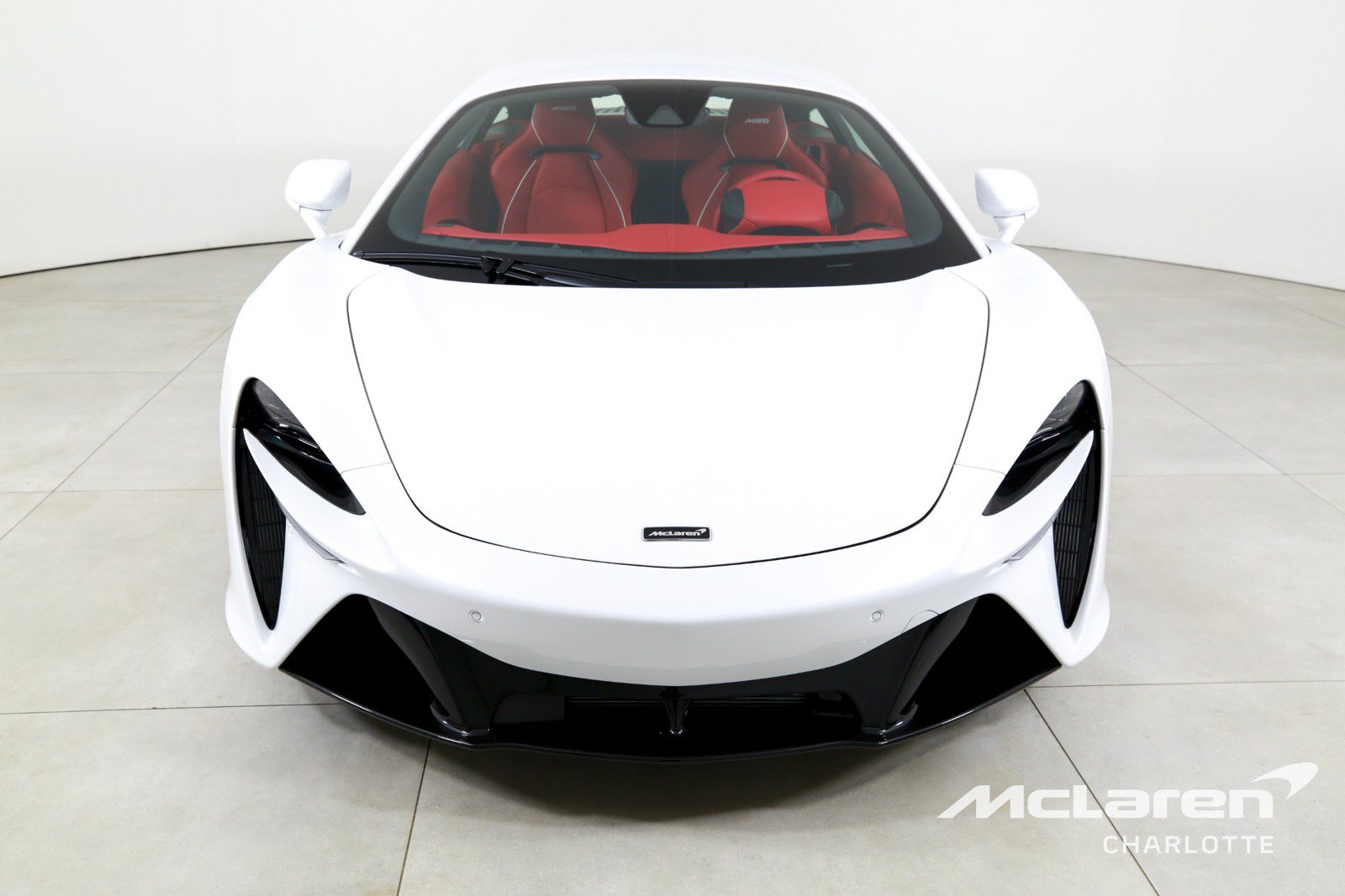 Used 2025 McLaren Artura RWD image 4