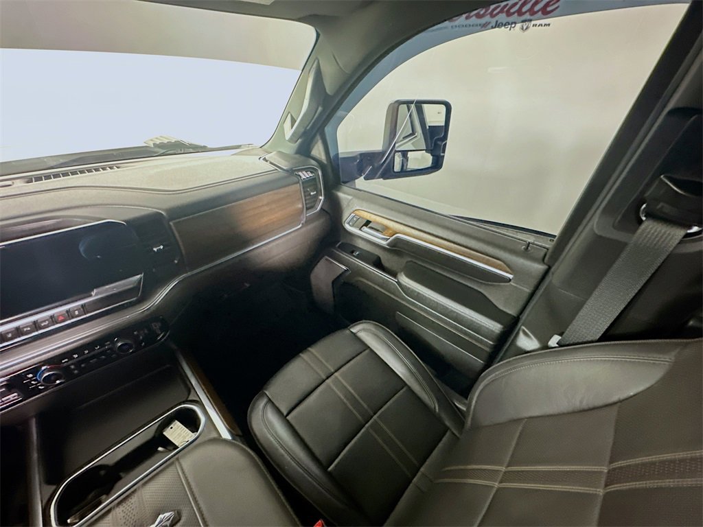 Used 2024 Chevrolet Silverado 3500 High Country w/ High Country Premium Package image 11