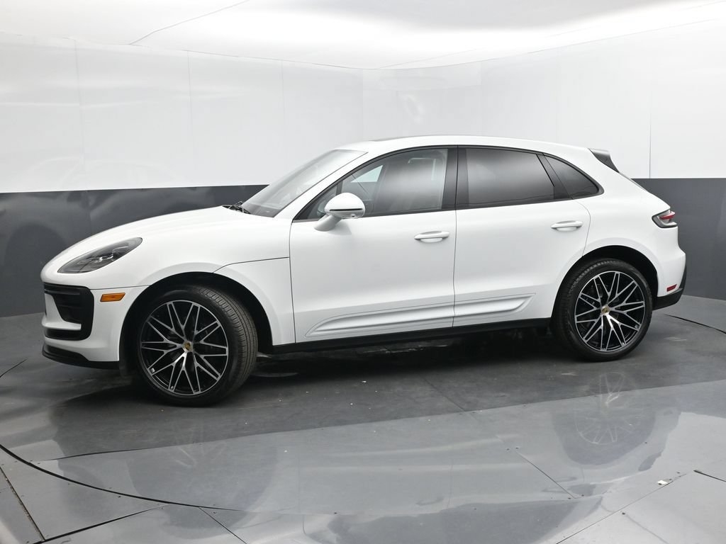 Used 2025 Porsche Macan AWD/4WD image 26