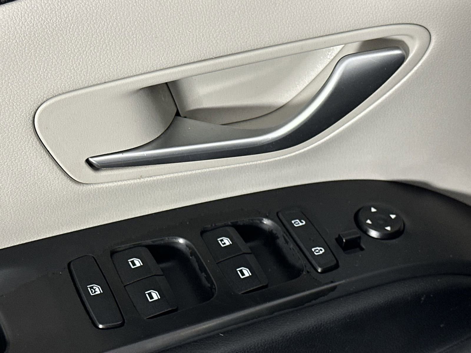 Used 2022 Hyundai Tucson SE image 13