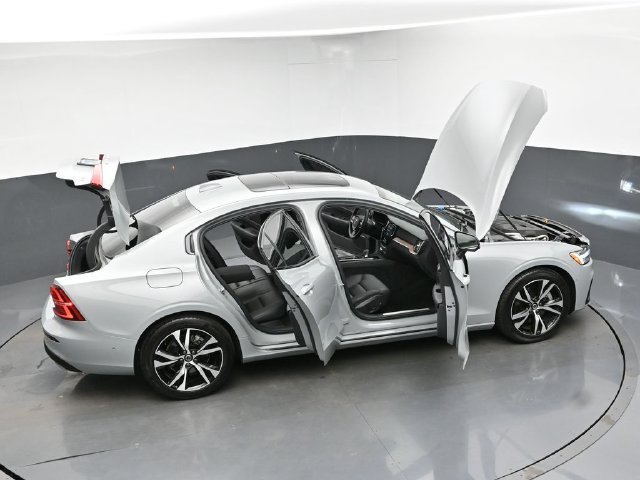 Used 2025 Volvo S60 B5 Plus FWD image 46